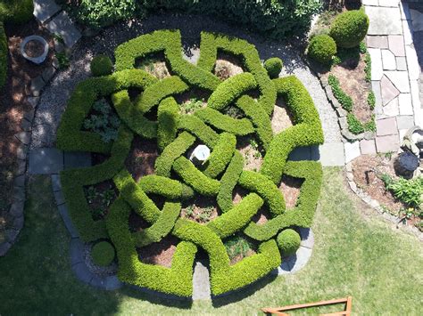 knot garden designs.